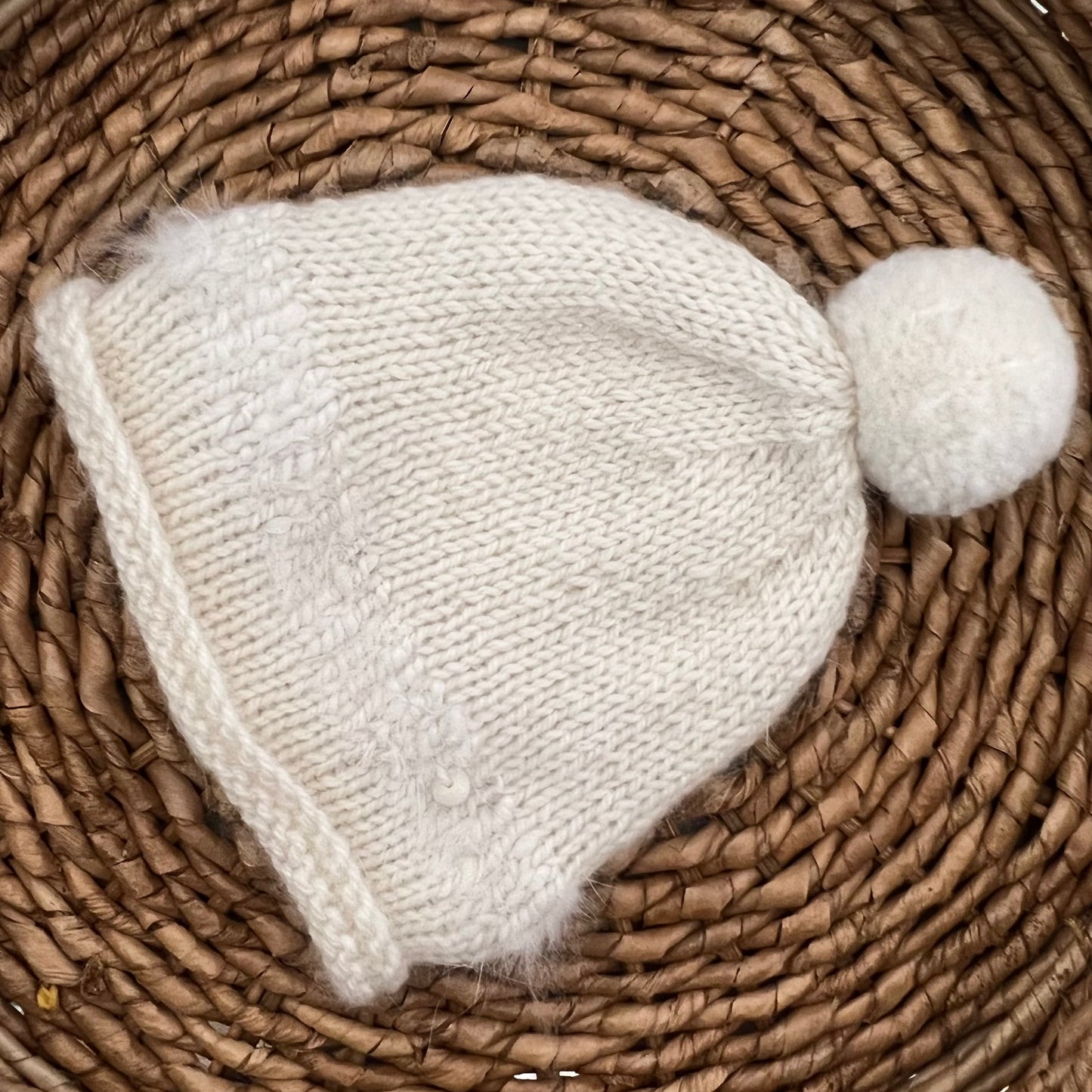 Baby Puki Hat white pompom "Aurora"