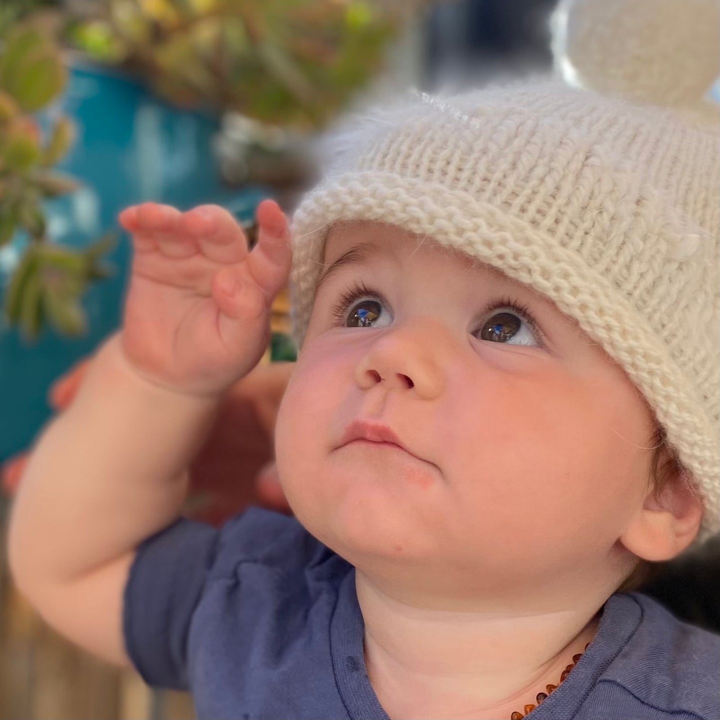 Baby Puki Hat white pompom "Aurora"