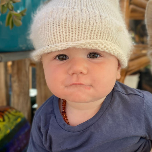 Baby Puki Hat white pompom "Aurora"